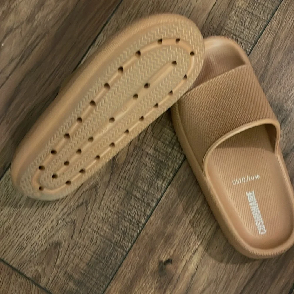 Slippers - Picture 5 of 5